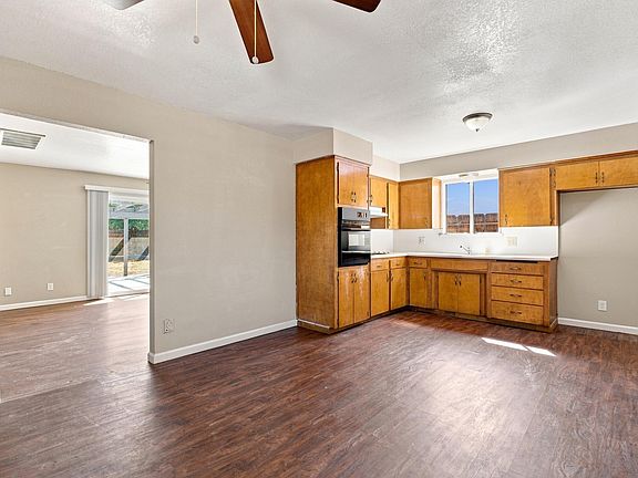 4th image of 643 E Kaweah Avenue
