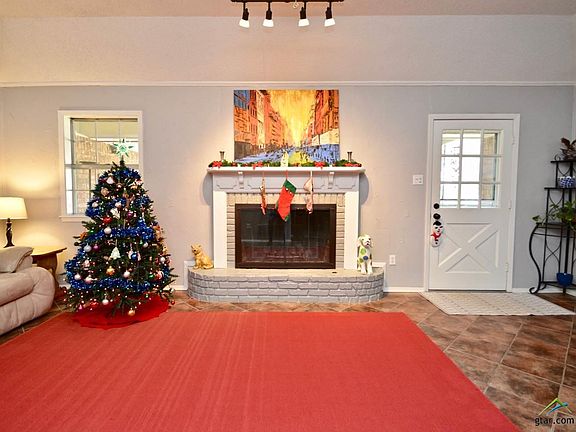 4th image of 813 Top Hill Dr