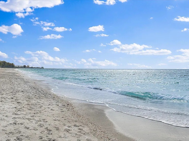 5621 Gulf Of Mexico Dr #103 — Photo 47