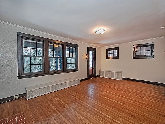 5th image of 3482 Beechwood Blvd