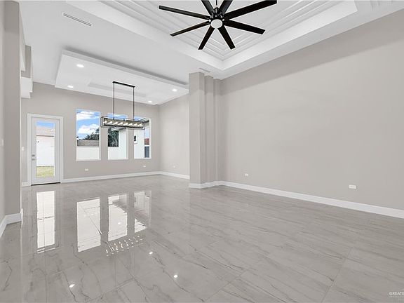 4th image of 2516 Zinnia St