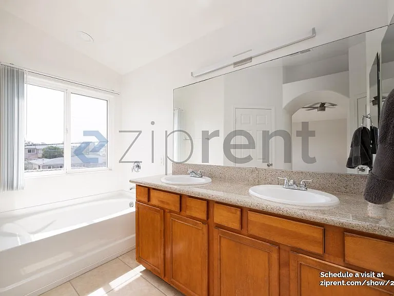 1784 Elm Ave — Photo 13