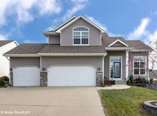 6827 Mark Twain Ct, Johnston, IA 50131