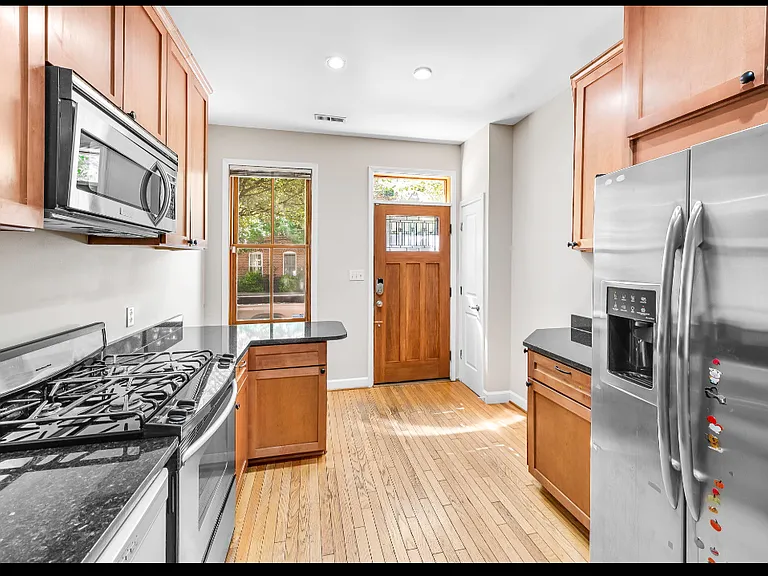 1346 Towson St — Photo 8