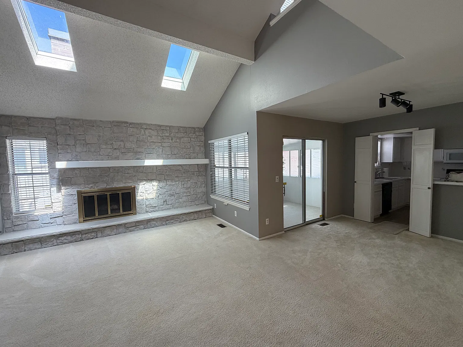 13765 E Marina Dr — Photo 2