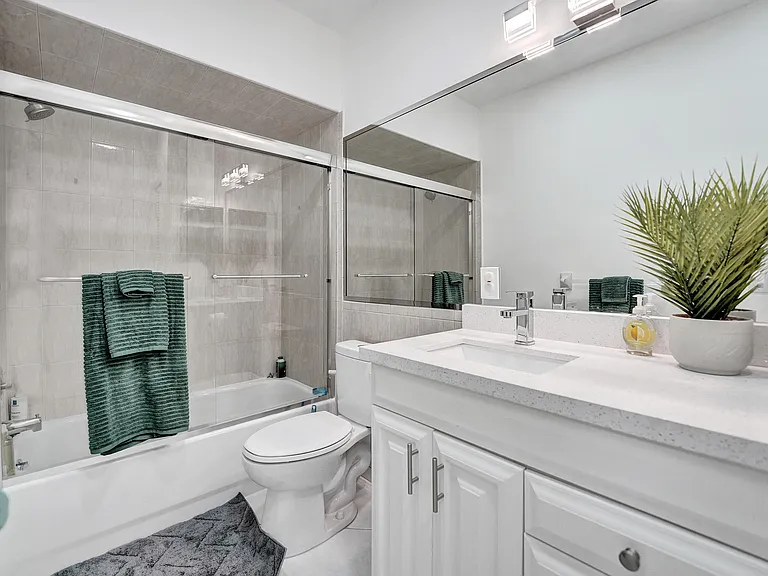 1450 N Riverside Dr #103 — Photo 40