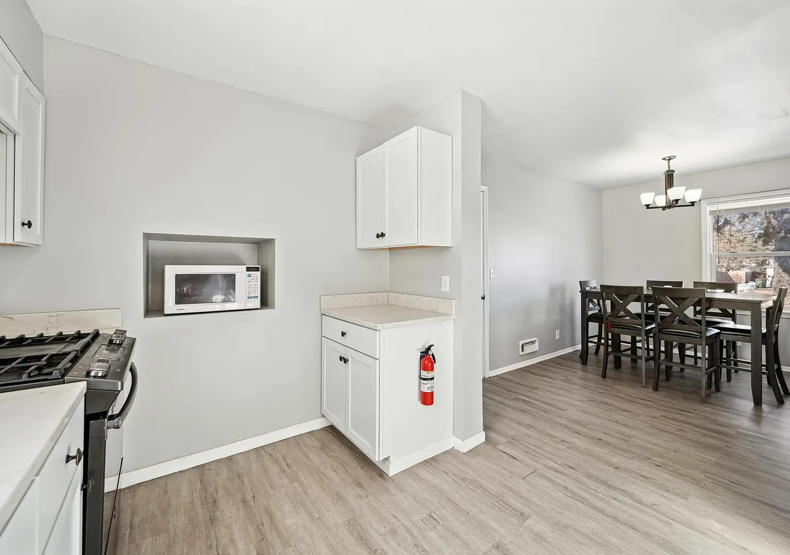 Updated 4 Bed Blaine Home W/ Finished Basement, Large Yard, & Attached Garage — Photo 4