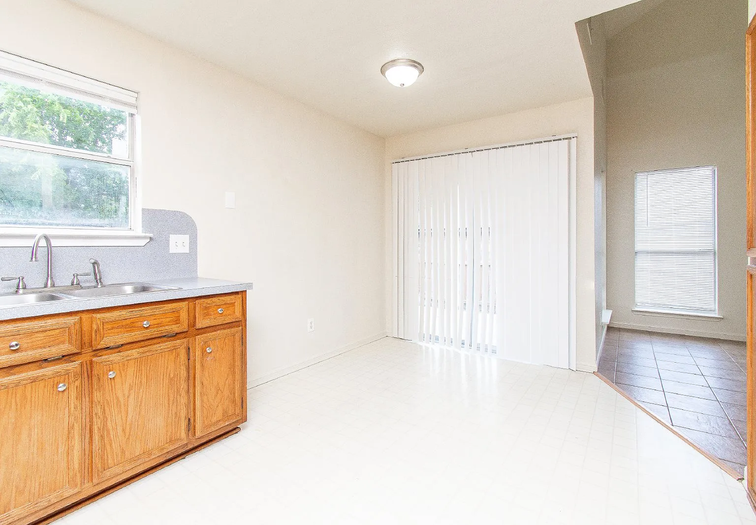 2 bed, 2.5 bath, 1299 sqft, $1,100 — Photo 4
