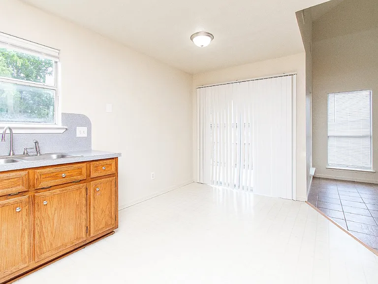 405 Deloris Dr — Photo 4