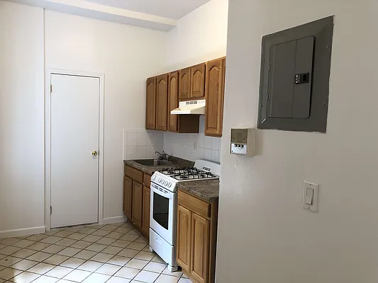 Rented by GreenVill Real Estate LLC | media 17