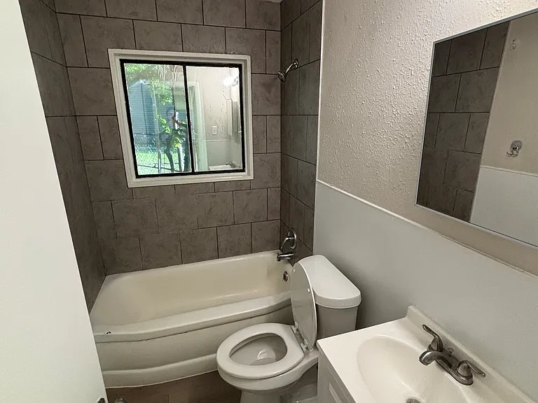 2131 Guava Cir NW — Photo 7