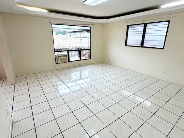 1041 18th Ave APT A, Honolulu, HI 96816