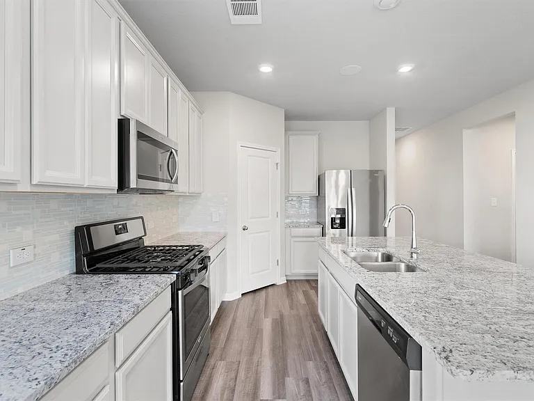 209 Golden Plains Pkwy — Photo 22