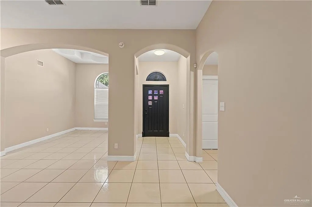 3 bed, 2.0 bath, 1552 sqft, $1,950 — Photo 3