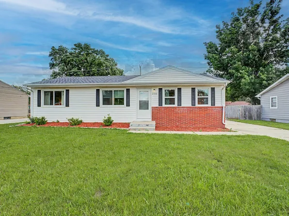 2353 Robinson Dr, Beloit, WI 53511