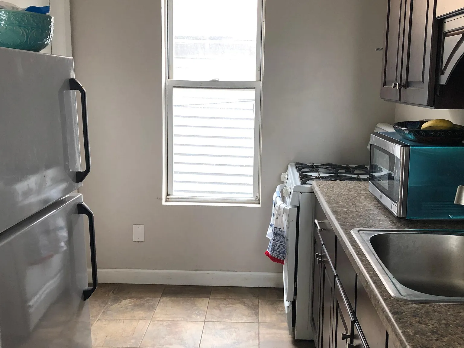 1527 W 18th Pl — Photo 4