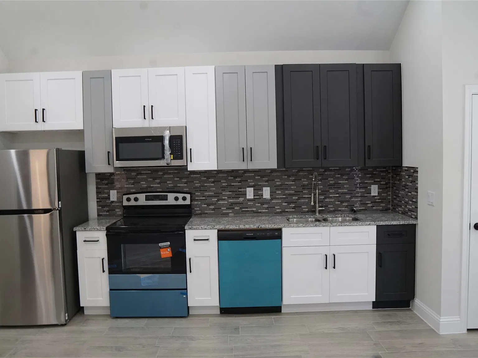 3 bed, 2.0 bath, 970 sqft, $1,350 — Photo 4