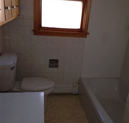 Upper Level - bathroom
