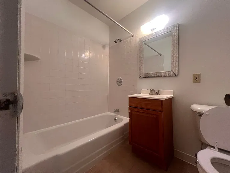 1466 N Farwell Ave — Photo 3