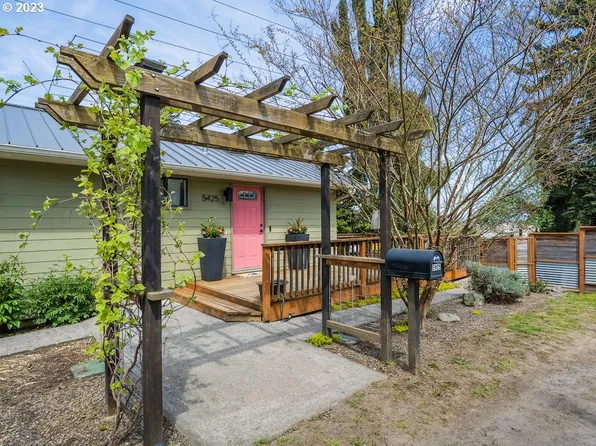 5425 NE Holman St, Portland, OR 97218