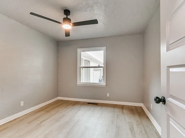 1805 N Philadelphia Ave — Photo 13