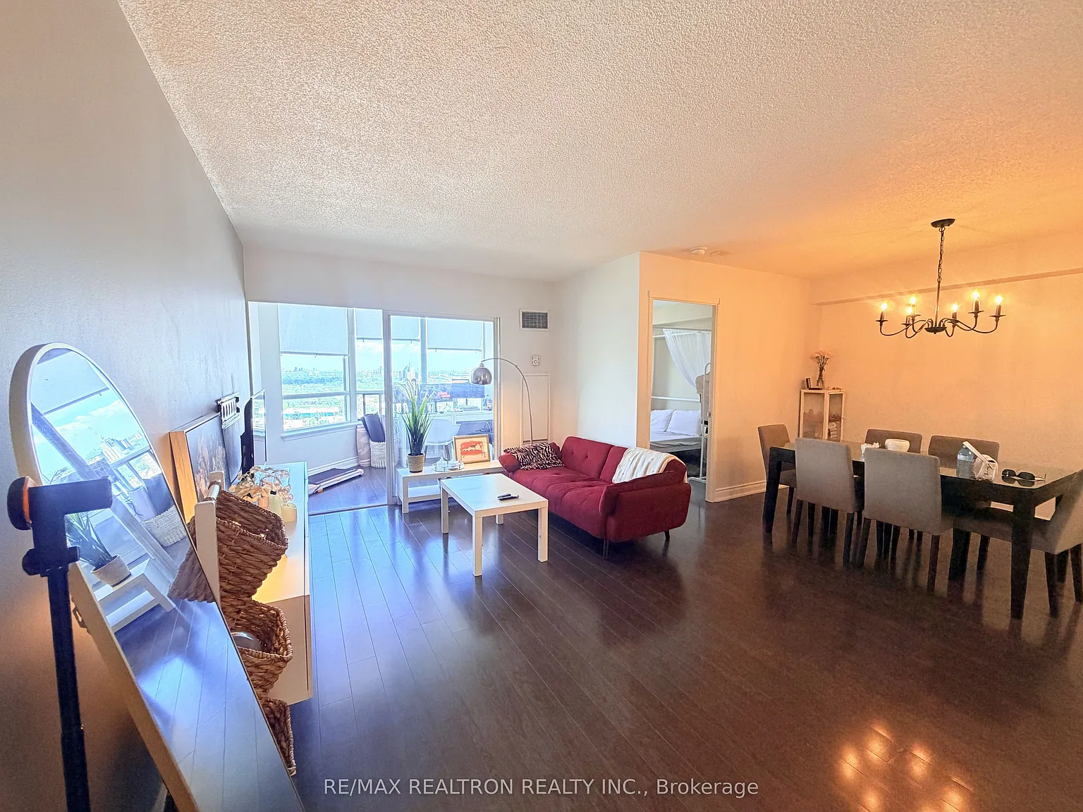 3 bed, $2,550 — Photo 2