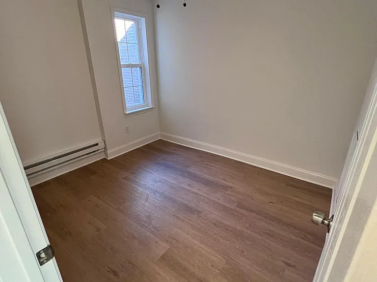 263 E Penn St — Photo 11