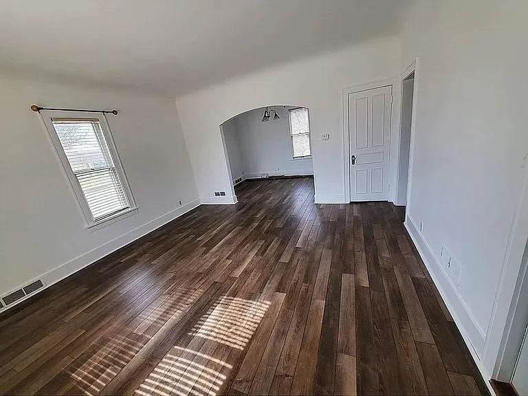 732 W Genesee St — Photo 5