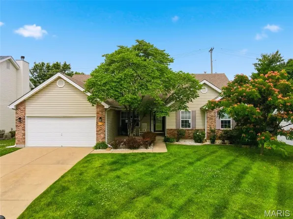 1917 Williamstown Dr, Saint Peters, MO 63376