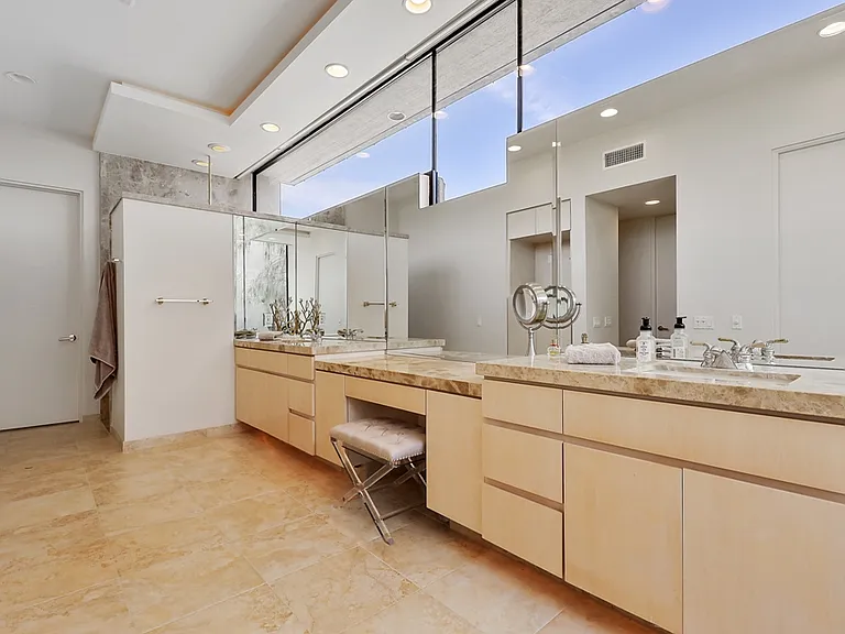 73115 Crosby Ln — Photo 17