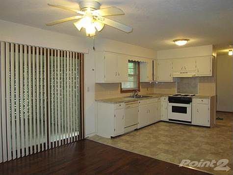 A large Kitchen/Dinng combination.