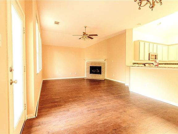 5th image of 3953 Creek Hollow Way