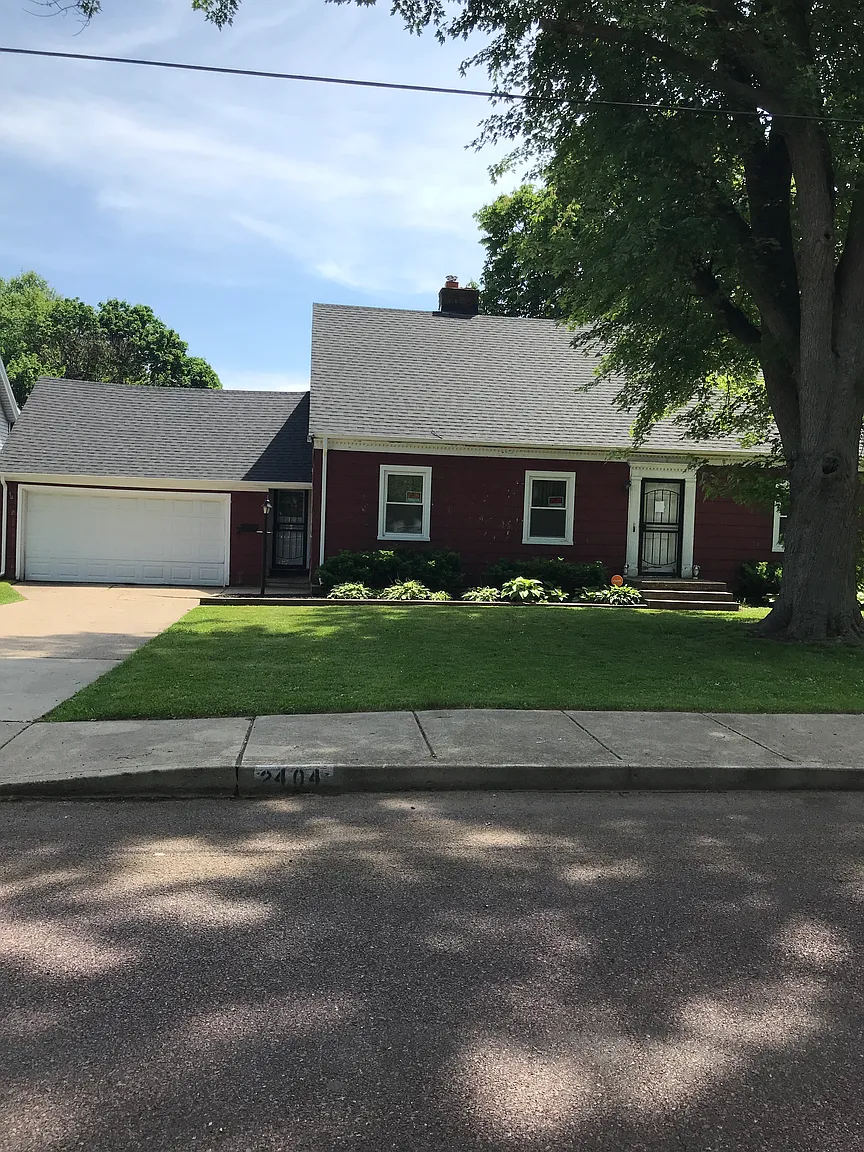 2404 W Kellogg Ave photo 1