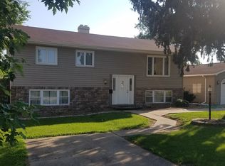 2 Melrose Ln, Lewistown, IL 61542