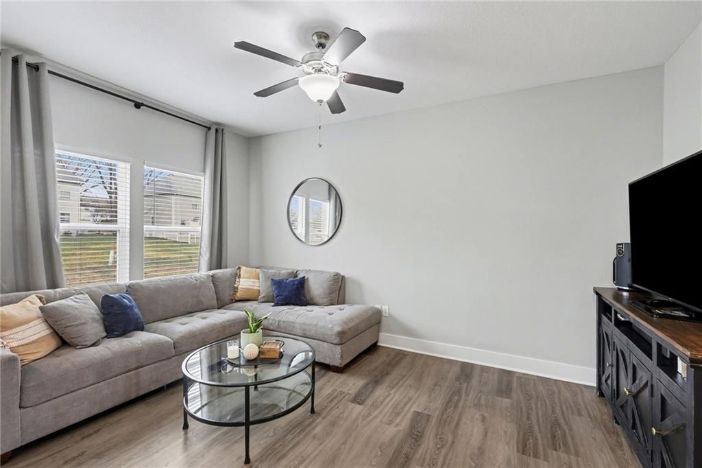 316 N 5th Ter, Louisburg, KS - View 4