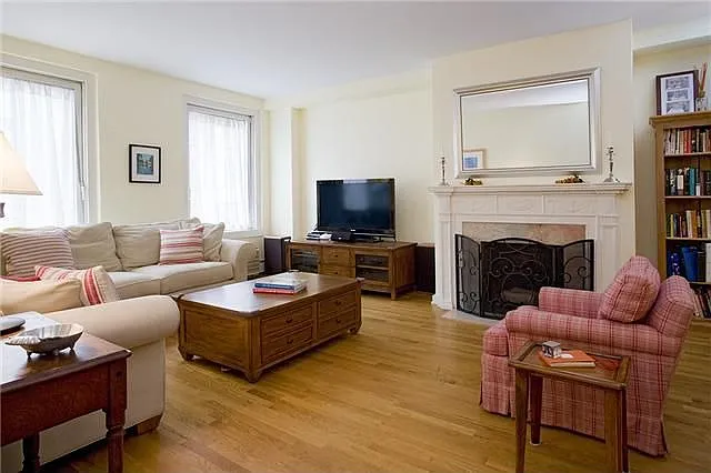 40 W 55th St APT 4A photo 1