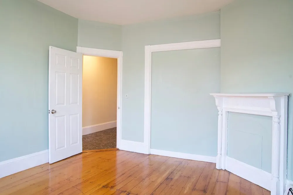 3 bed, 1050 sqft, $4,800 — Photo 2