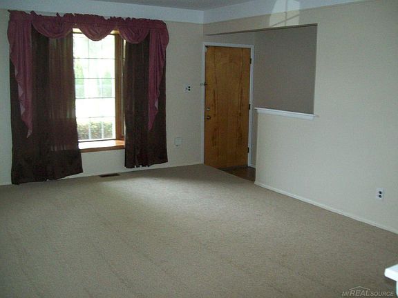 4th image of 4245 Buckingham Dr