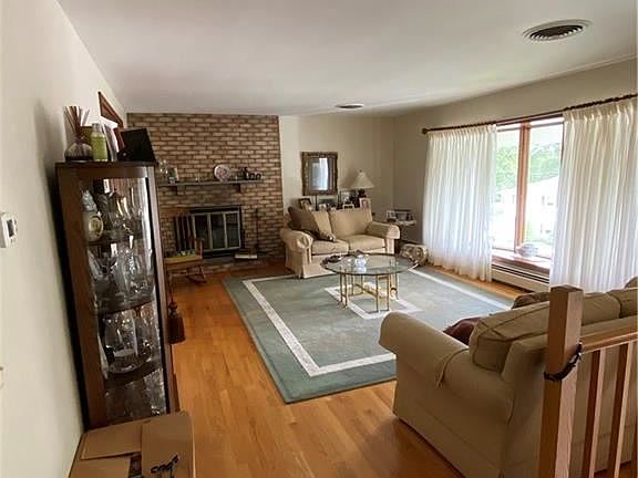 5th image of 24 Redwood Dr