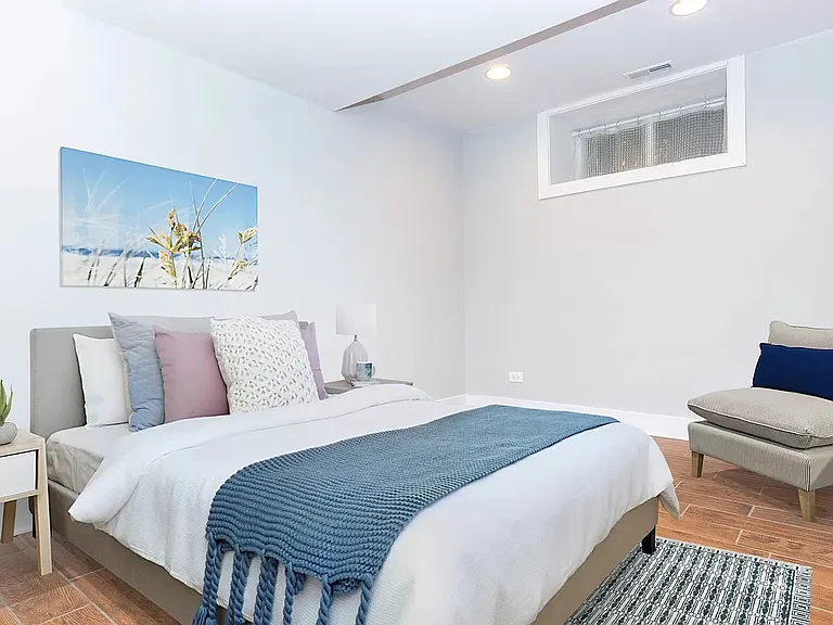 1540 N Leavitt St #1M — Photo 4