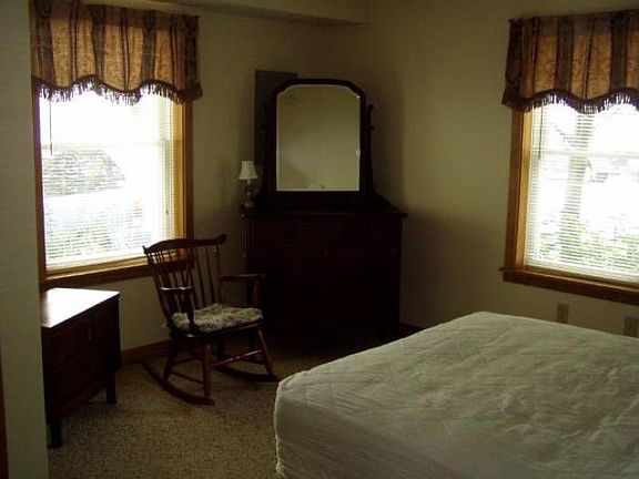 3rd image of 77 Temple Ave