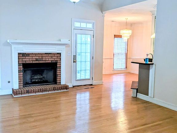 4th image of 68 Lloyd Dr