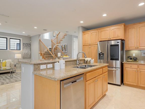 3rd image of 425 Alder Ln