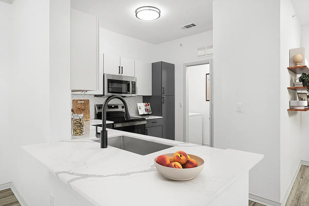 2x2 1240 sqft B2 - Kitchen - Birchstone Northlake