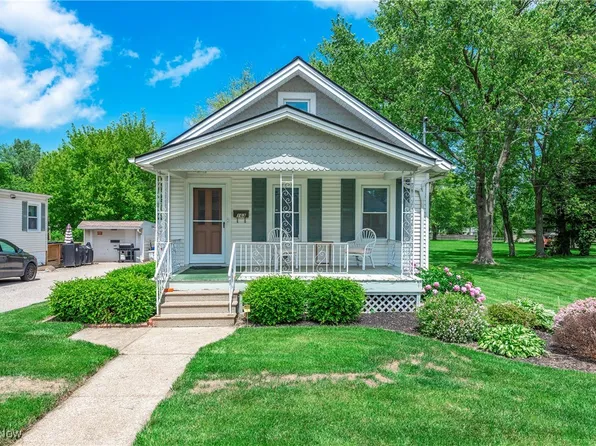 163 E Martin St, Amherst, OH 44001