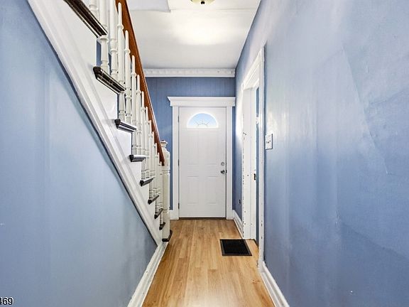 4th image of 164 Main St