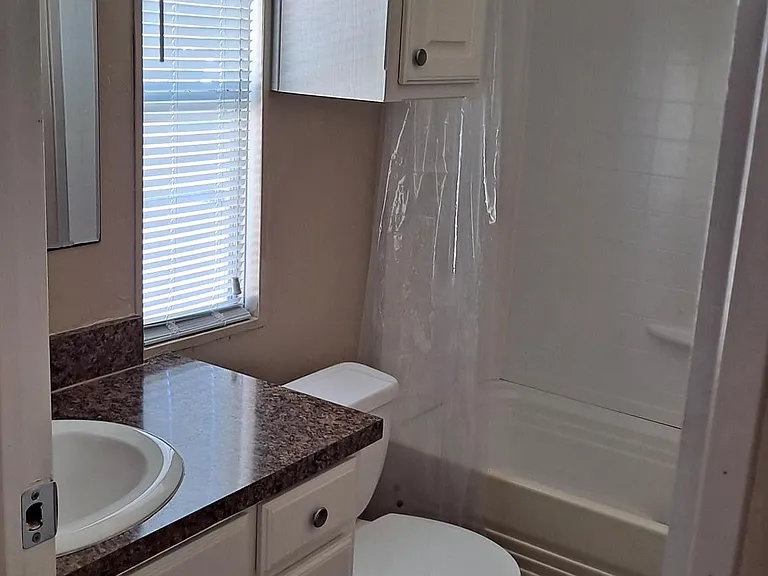 2000 S Burleson Blvd #13 — Photo 7