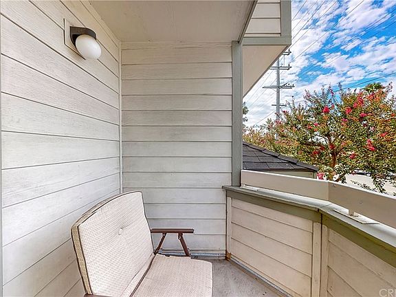 4th image of 11150 Glenoaks Blvd Unit 321