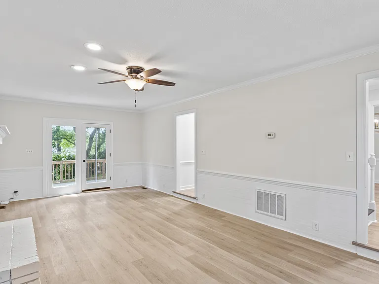 623 Elmwood Ct — Photo 13