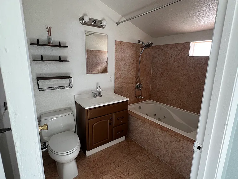 1014 S 57th St #B — Photo 3